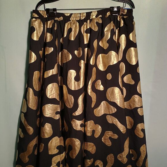 Two sides Skirt, Royal blue and Gold on one side Black and Gold on the other. - Picture 5 of 6